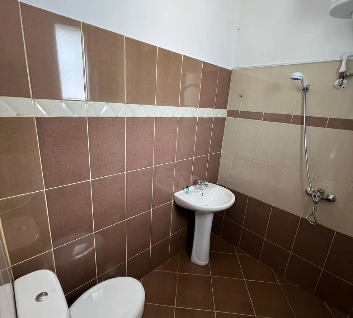 Konukevi White Villa Saranda