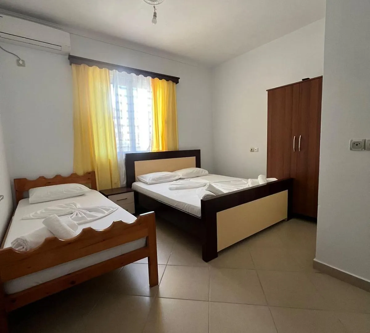 White Villa Saranda Konukevi